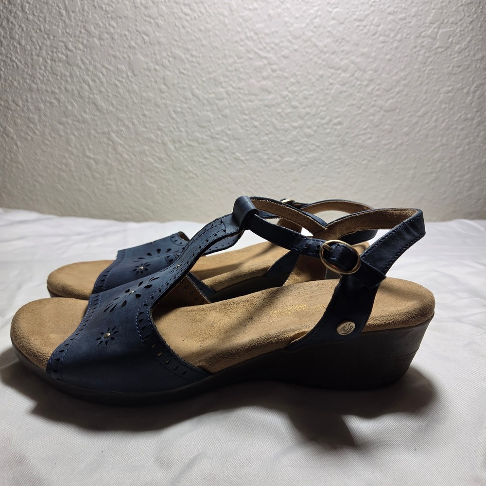 Gloria Vanderbilt Navy Blue T-Strap Wedge Sandals Laser Cut Floral 10.00in